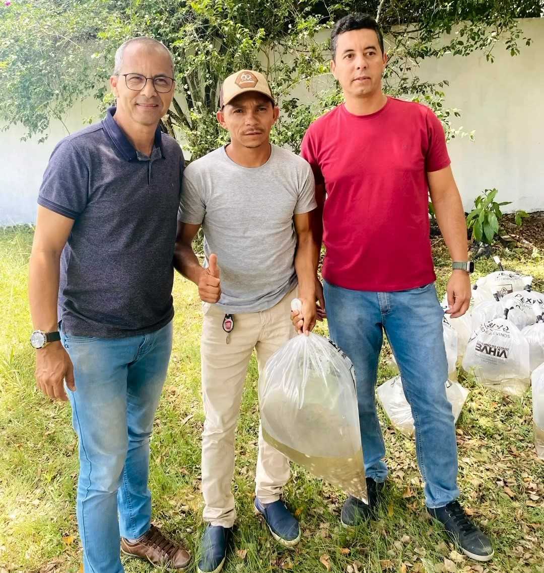 Camacã: Prefeitura entrega 30 mil alevinos da espécie Tambaqui e Tilápia para agricultores 

